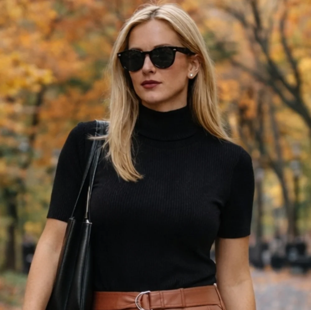 CBK 90s Black Turtleneck Short Sleeve Top - Picture 2 of 3